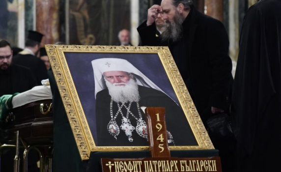 Днес е погребението на патриарх Неофит, втори ден на национален траур