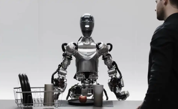 Хуманоиден робот участва в човешки разговор (видео)