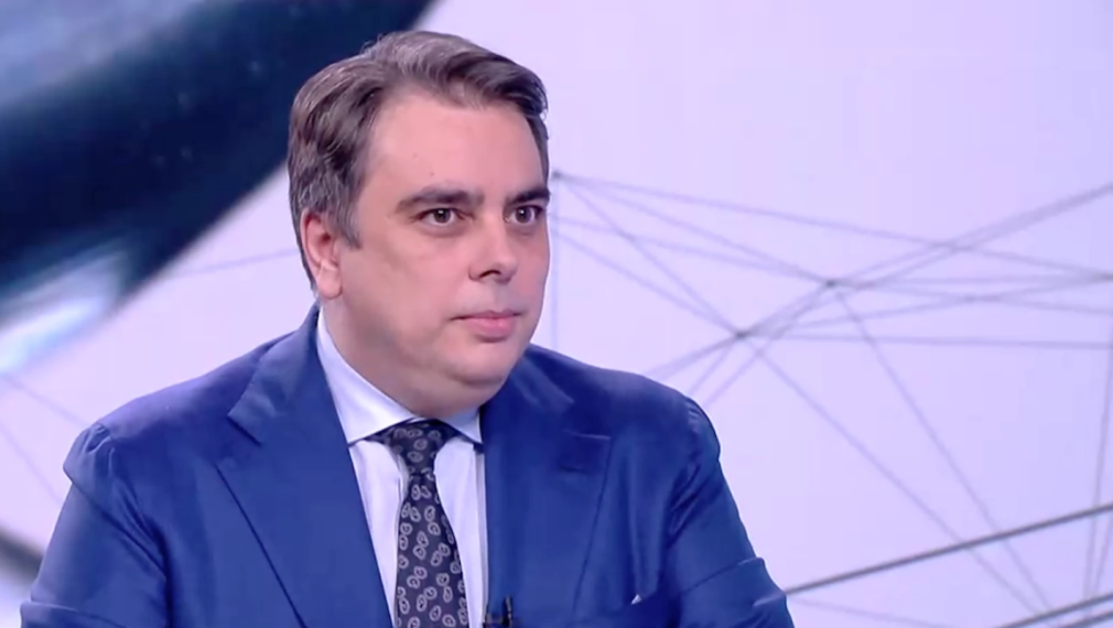 Асен Василев: Умерен оптимист съм за правителство. Ябълката на раздора са кадрите в регулаторите и службите