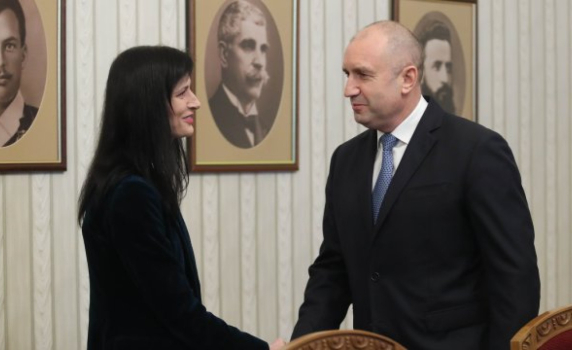 Президентът Румен Радев връчва първия мандат на ГЕРБ (на живо)