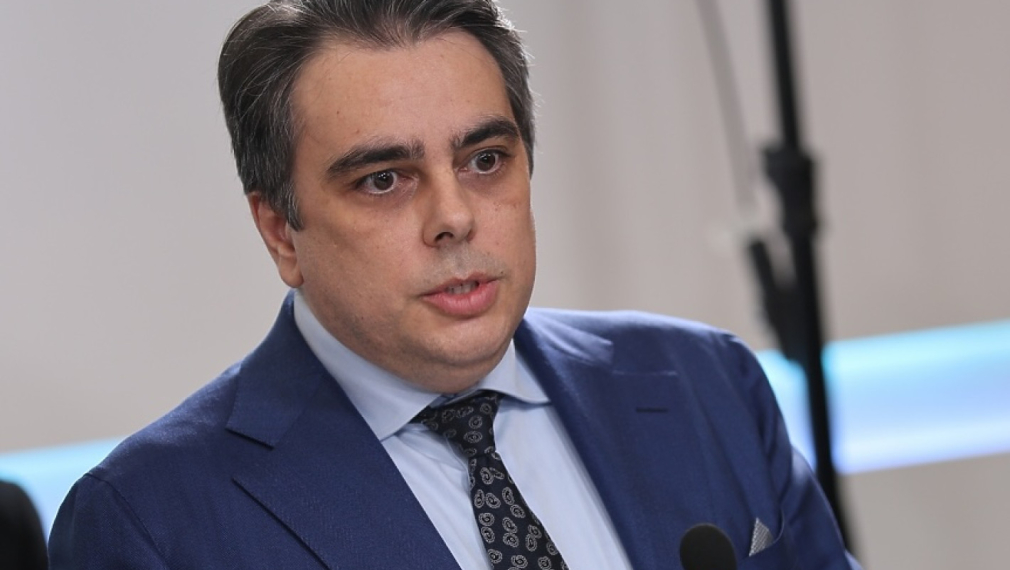 Асен Василев отговори на Вебер: "Отговорно" ли е да излъжеш българския народ?