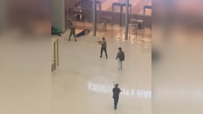 Появиха се кадри които показват как терористите влизат в концертната