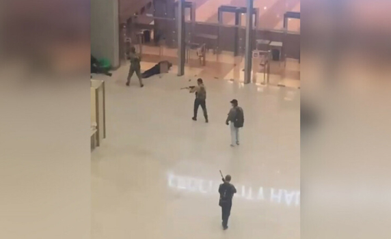 Видео показва как терористите влизат в "Крокус сити хол" в Москва