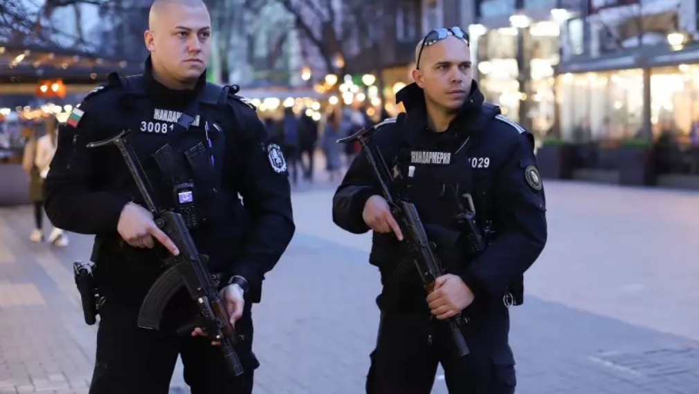 МВР извади полицаи с дълго оръжие по улиците в страната заради атентата в Москва