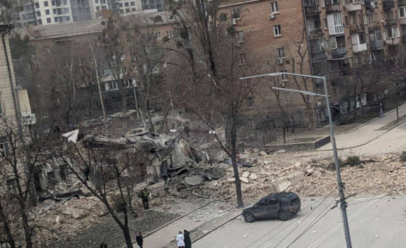 Дни след атентата край Москва, Русия изстреля хиперзвукови ракети "Циркон" по сгради на украинското разузнаване в Киев