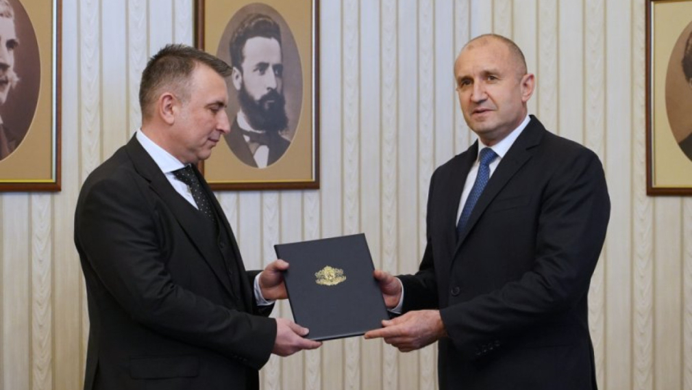 Държавният глава Румен Радев връчи третия мандат за съставяне на правителство