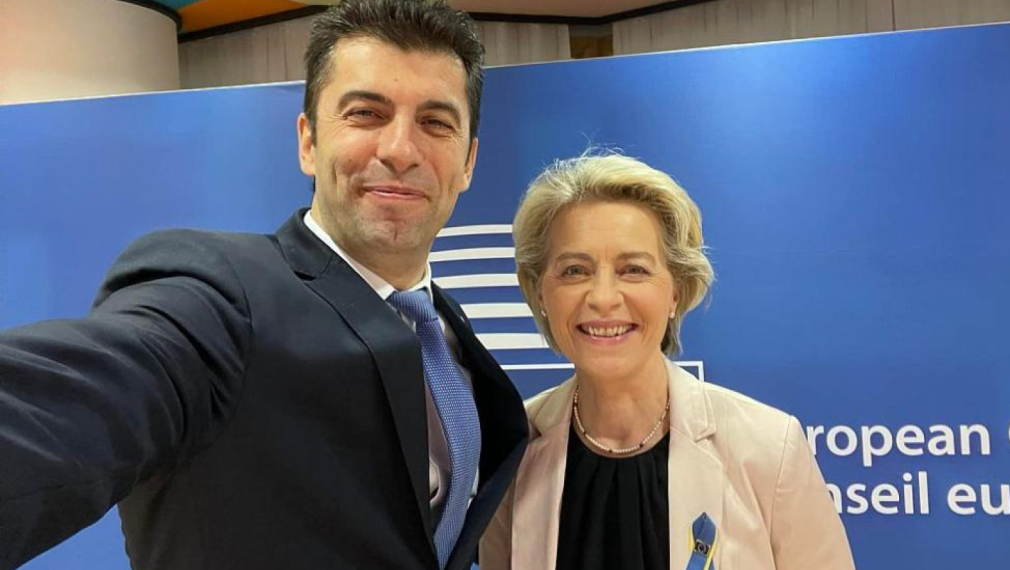 Карлос Контрера: Най-бездaрният и вреден председател на ЕК - Урсула фон дер Лаейн, поздравявала България за влизането в полу Шенген...