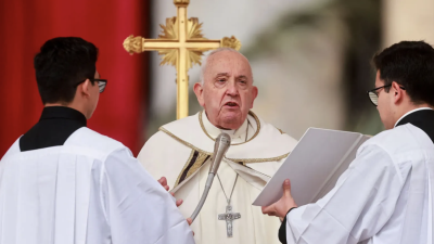 Папа Франциск призова днес във Великденското си обръщение към вярващите