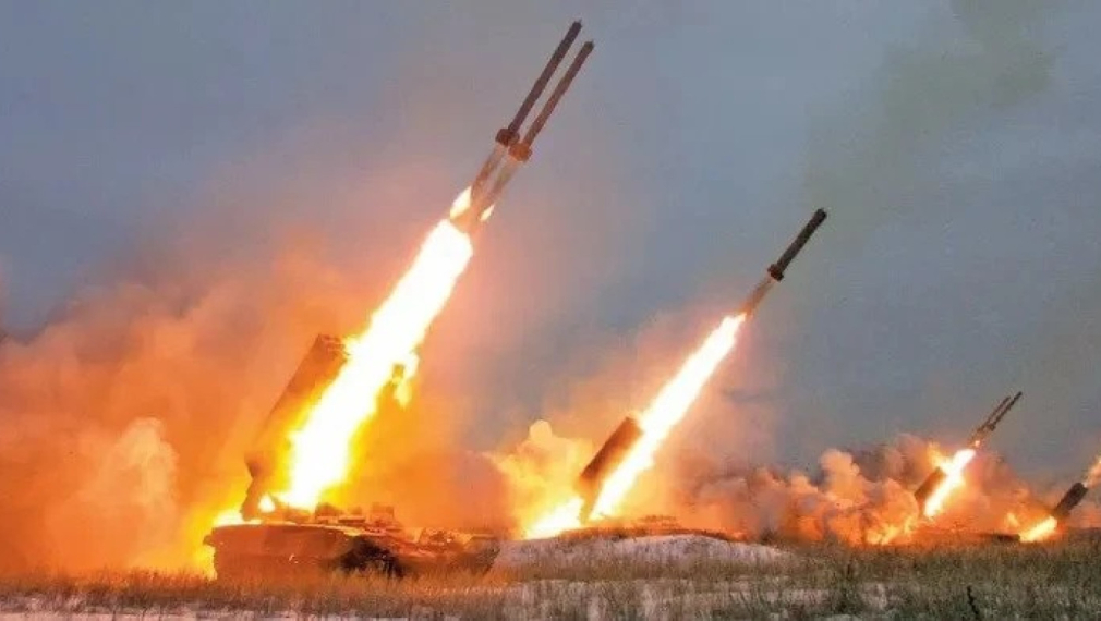 Руската армия атакува с дронове, ракети и бомби по цялата фронтова линия в Украйна