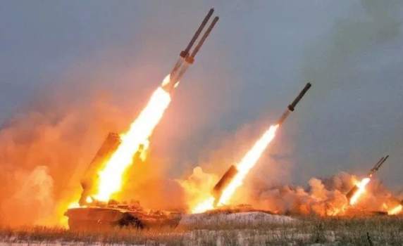 Руската армия атакува с дронове, ракети и бомби по цялата фронтова линия в Украйна