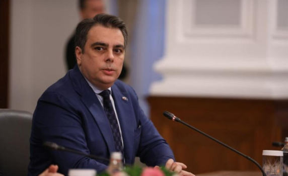 Добрев: Защо антикорупционният фонд не разследва далаверите на Асен Василев? Защото назначи сестрата на Николай Стайков в КЕВР за няколко хиляди лева заплата
