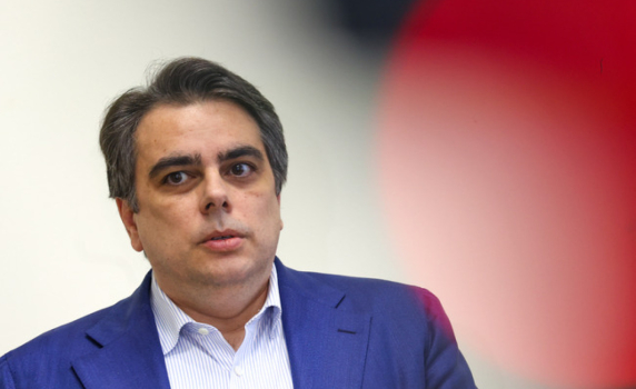 Асен Василев: Ако няма сериозни доказателства, това е акция по сплашване на шефката на митниците