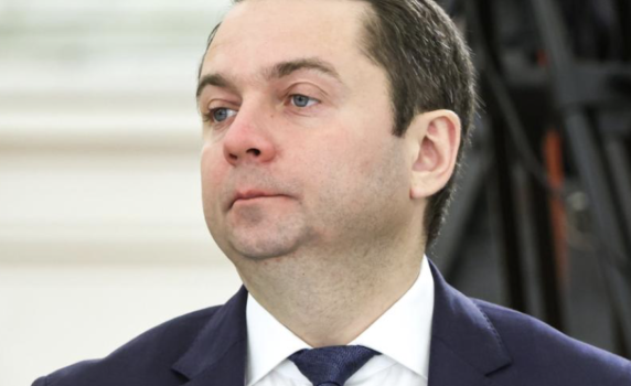 Мъж наръга с нож губернатора на Мурманска област в Русия