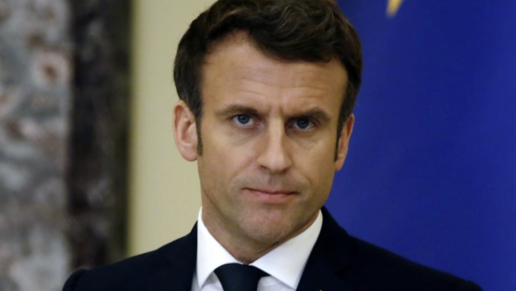 Френският президент Еманюел Макрон си играе с огъня, започвайки дискусии за възможното