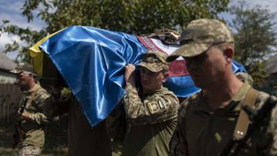 Погребение на украински войник Снимка АПУкрайна и Русия са си