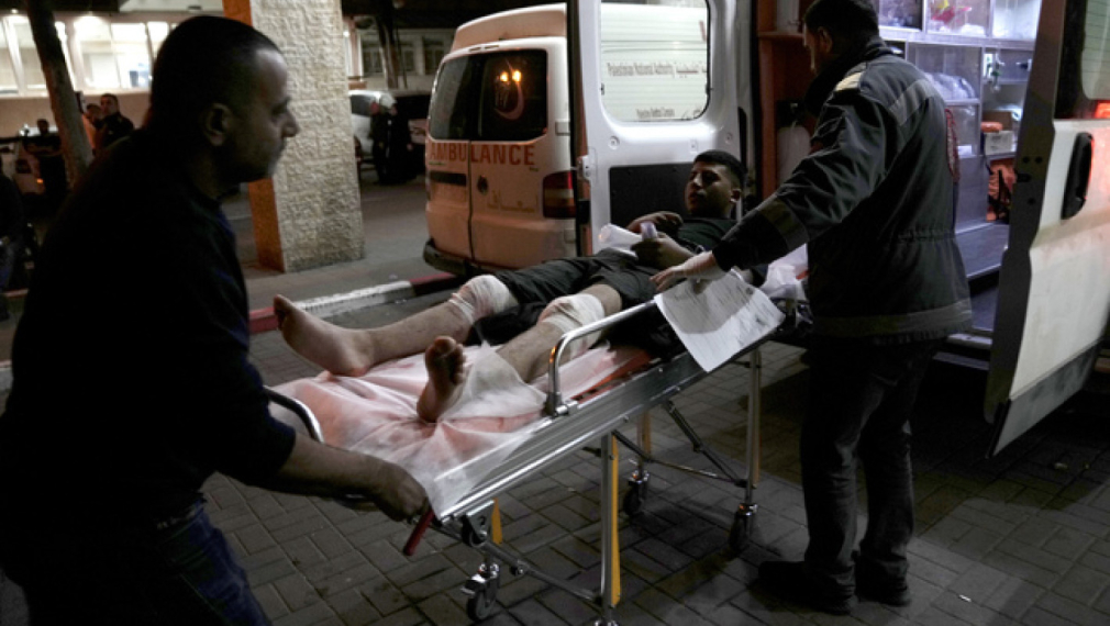 Израелски заселници стрелят и палят коли и къщи на Западния бряг, има един убит, 25 са ранени