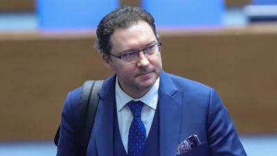 След забележка от Бойко Борисов Главчев сменя външния министър с Даниел Митов