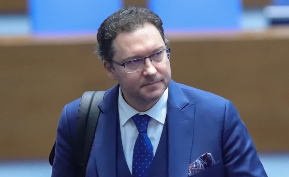 След забележка от Бойко Борисов Главчев сменя външния министър с Даниел Митов