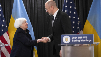 Финансовата министърка на САЩ Джанет Йелън поздравява украинския премиер Денис