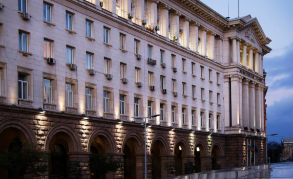 Служебното правителството: Приветстваме решението на САЩ за мощната подкрепа за Украйна