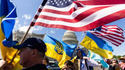 Пред американския Конгрес се развяха американски и украински знамена в