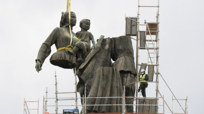 Демонтажът на паметника на съветската армия продължава  областният управител на София