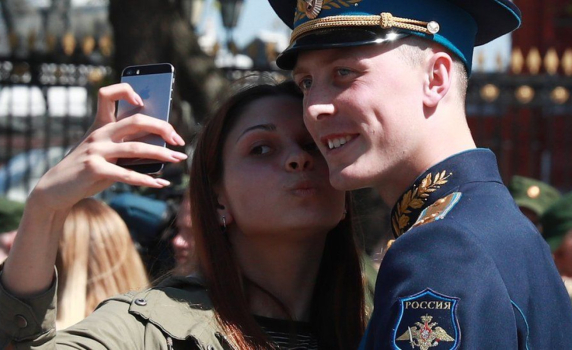 Изследване: Близо 60% от руснаците са готови да живеят без смартфон