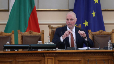 Парламентът събра кворум, гласува оставката на Желязков. ГЕРБ и ДПС напуснаха залата