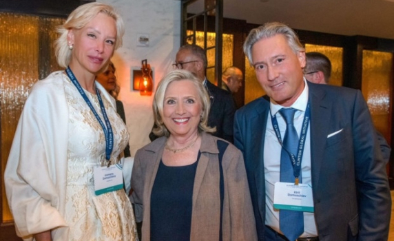Хилари Клинтън идва в България по покана на Кирил Домусчиев