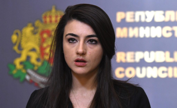 Bird: Лена Бориславова подменила управител на “Да запазим Корал” с фалшиви документи в полза на Кирил Петков