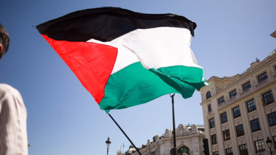 Палестинските знамена както и политическите лозунги и символи ще бъдат