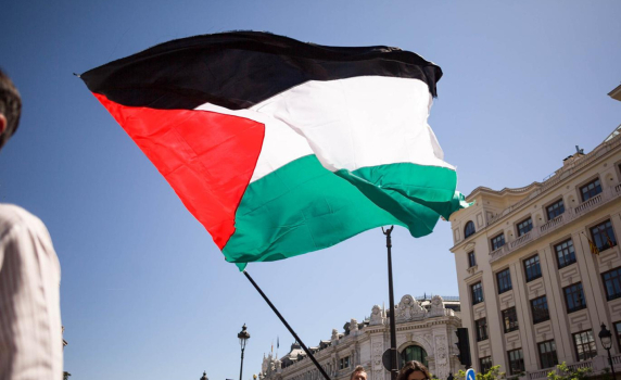 Европейският съюз за радио и телевизия забрани палестинските знамена на "Евровизия", но разреши знамето на ЛГБТ