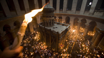 Благодатният огън слезе в храма на Гроба Господен в Йерусалим