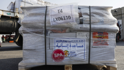 Пакети с хуманитарна помощ на контролно контролно пропускателен пункт Керем Шалом