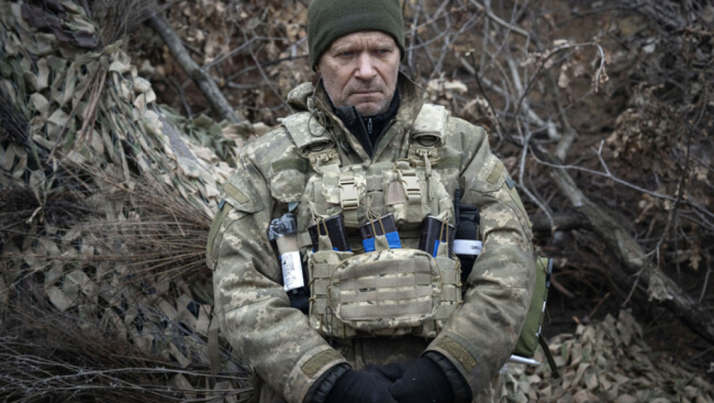 Украински войник от 12-а бригада на специалните сили Азов на