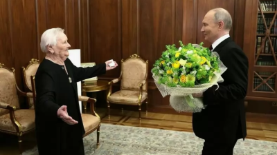 След встъпването си в длъжност: Путин се срещна с 91-годишната си учителка Вера Гуревич (видео)
