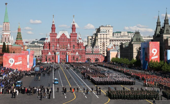 На живо от Червения площад - Парадът на Победата в Москва