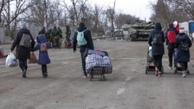 Украински военни стрелят по мирни жители на Херсон опитващи се да