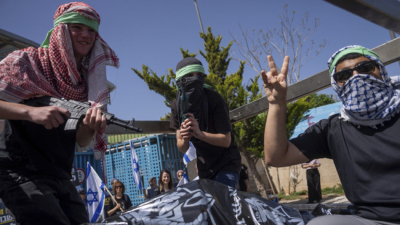 Израелски демонстранти подпалиха част от комплекса на Агенцията на ООН за палестинските бежанци в Йерусалим