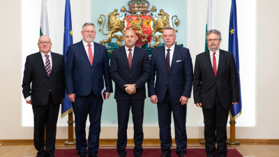 Президентът Румен Радев проведе среща с посланиците на страните от
