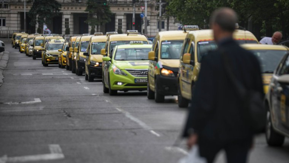 Следвайте Гласове в ТелеграмПротест на таксиметрови шофьори се провежда в столицата.