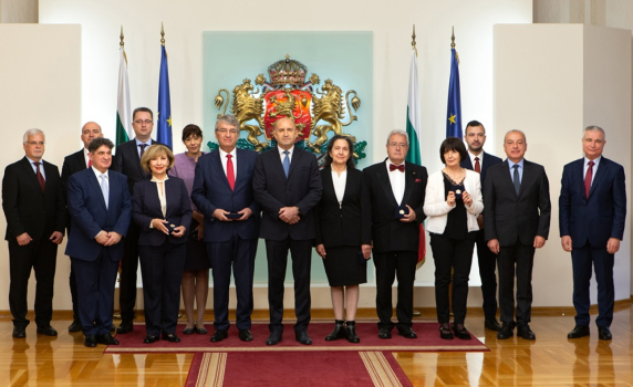 Румен Радев удостои с Почетния знак на президента видни български творци, учени и общественици