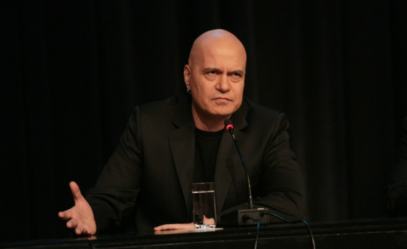 Слави Трифонов: 12 въпроса за катастрофата с Кирил Петков, който каза, че няма да ползва НСО