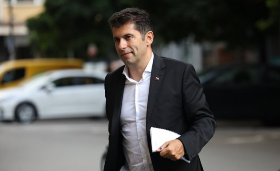 Кирил Петков с абсурден и нелеп пост след катастрофата, при която загина човек