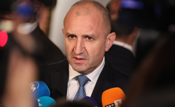 Радев: Законът за движение по пътищата трябва да се спазва, защото е "написан с кръв". Особено трябва да се спазва от политиците