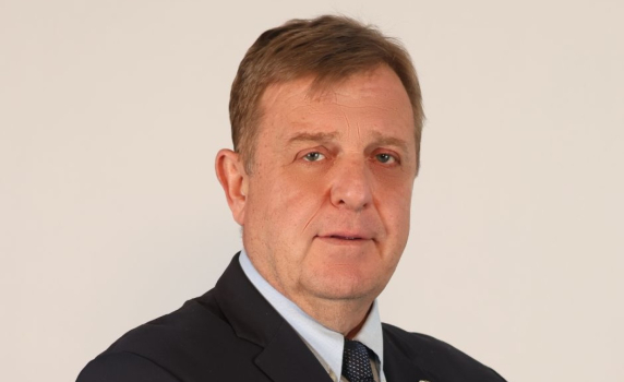 Каракачанов: ВМРО предлага сериозно увеличение на заплащането на медиците и преференциален достъп до общински и държавни жилища