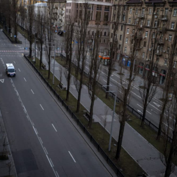 Законът за мобилизацията опразни улиците в Украйна, камиони блокираха магистралата Киев - Одеса в протест срещу Зеленски (видео)