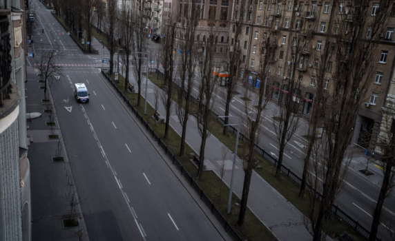 Законът за мобилизацията опразни улиците в Украйна, камиони блокираха магистралата Киев - Одеса в протест срещу Зеленски (видео)