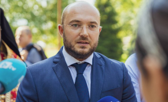 Георги Георгиев: Известен готвач и тв водещ е получил 100 000 лв., за да картографира гробищата в Банкя