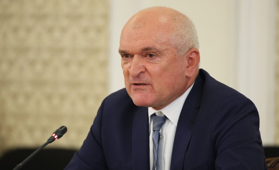 Главчев разпореди спешна проверка на асфалтирания път от катастрофата с Кирил Петков